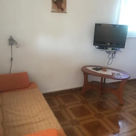 Anna Apartman Vir
