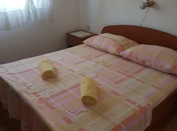 Anna Apartment Vir